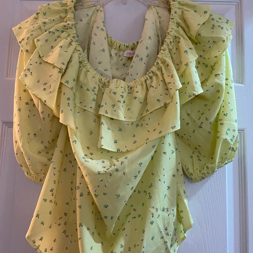 Riley & Rae Yellow Ruffled Blouse